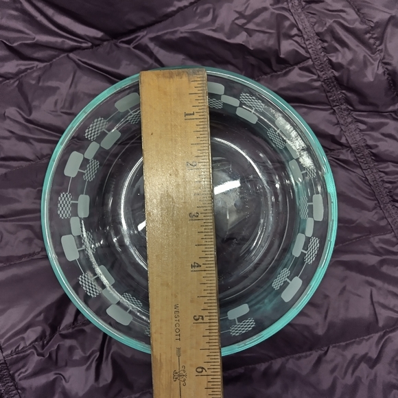 Pyrex 7201 square pattern Bowl - Picture 9 of 9